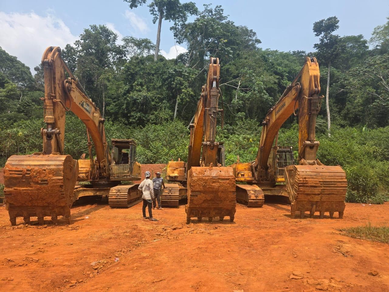 BYM workers operating mineral processing plant, eastern DRC